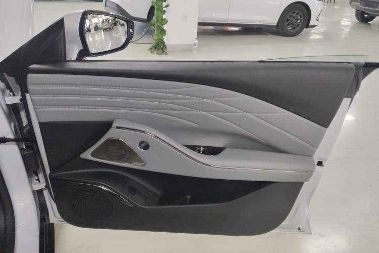 Used Geely Galaxy E8 2025 700 km Long-Range Intelligent Driving Version