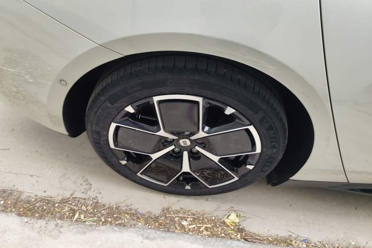 Used Xiaomi Auto SU7 2024 Rear-Drive Long-Range Intelligent Driving Version