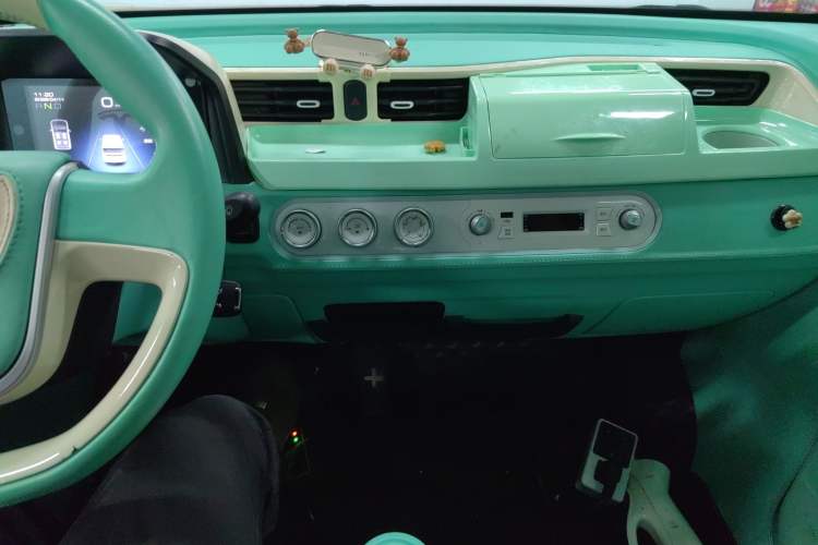 Used Wuling Hongguang MINIEV 2021 Macaron Sandwich Model 170 km Lithium Iron Phosphate Audio And AC Panel