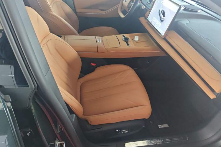 Used Geely Galaxy 8 2025 130km EM-i Deluxe Edition Right Front Seat