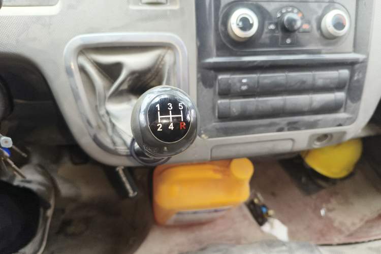 Used Foton Scenic G7 2020 2.4L Commercial Version Short Wheelbase Flat-Top 4-Seater Van China VI Emission Standard 4K22D4M