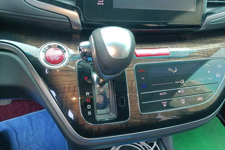 Used Honda Odyssey 2015 2.4L Smart Edition Gear Lever