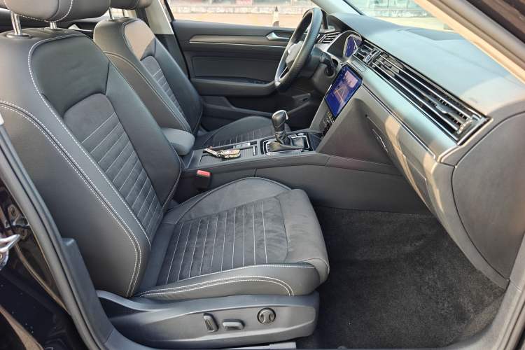 Used Volkswagen Magotan 2020 330TSI DSG Luxury Edition Right Front Seat