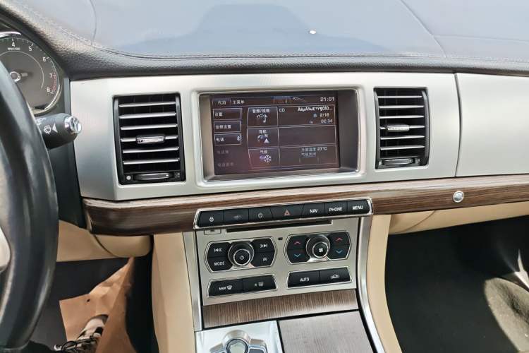 Used Jaguar XF 2009 XF 3.0L V6 Luxury Edition Audio And AC Panel