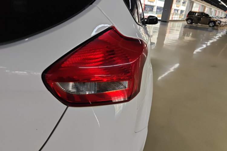 Used Ford Focus 2018 Hatchback Classic 1.6L Automatic Trendy SmartDrive Edition