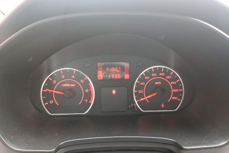 Used Wuling Hongguang V 2022 1.5L Jingqu Edition Enclosed-Window Vehicle with Hydraulic Power Steering LAR