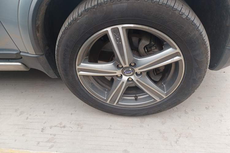 Used Volvo XC90 2011 2.5T R-Design Right Front Wheel Hub