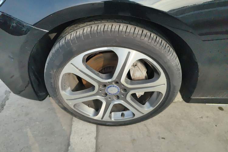 Used Mercedes-Benz E-Class 2017 E 300 L Sporty and Stylish Model
