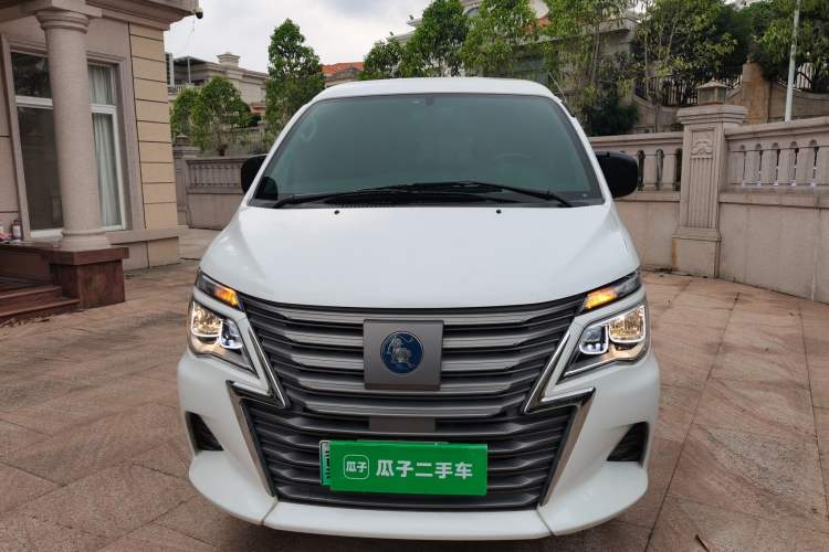 Used FORTHING Lingzhi M5 2022 Standard Version Base Model 7 Seats Front