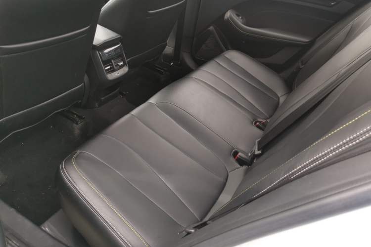 Used Roewe i5 2021 1.5L CVT Black Gold Edition Left Rear Seat