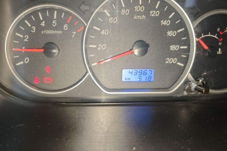 Used Wuling Hongguang 2014 1.5L S Standard Version Odometer Close Up