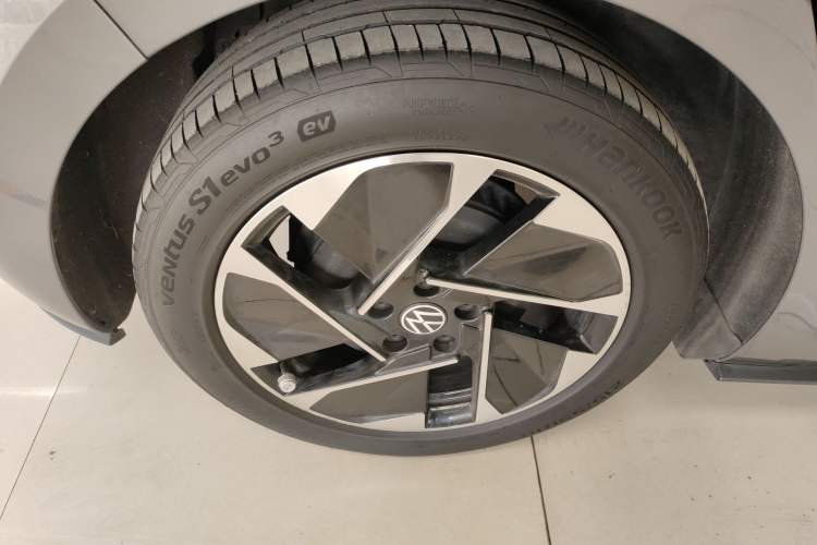 Used Volkswagen ID.3 2023 Upgraded Model Pure Intelligent Enjoyment Version Right Rear Wheel Hub