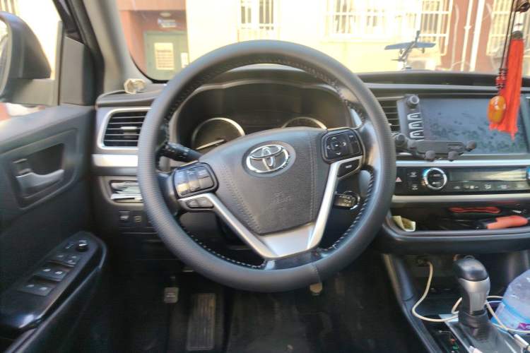Used Toyota Highlander 2015 2.0T Four-Wheel Drive Luxury Edition 7-Seater Steering Wheel