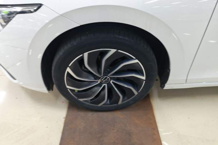 Used Volkswagen Golf 2021 280TSI DSG Pro Left Front Wheel Hub