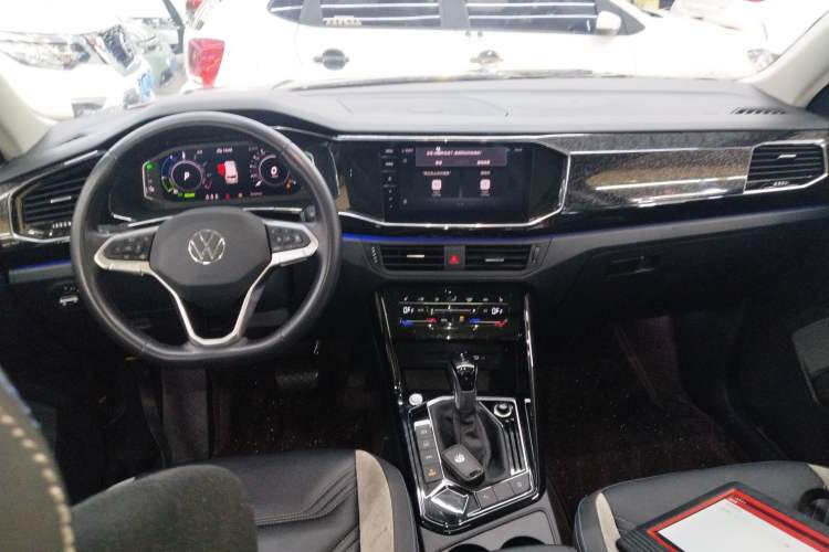 Used Volkswagen Tayron GTE Plug-in Hybrid 2022 1.4T Luxury Edition Center Console