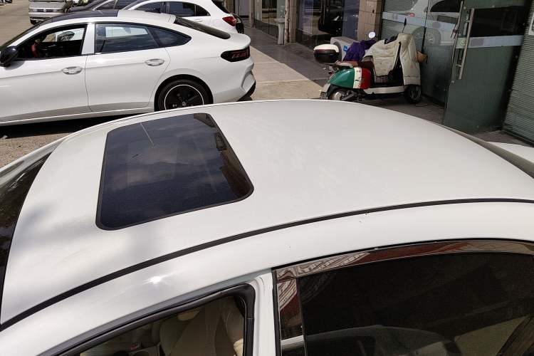 Used Roewe 350 2014 1.5L Manual Swift Edition