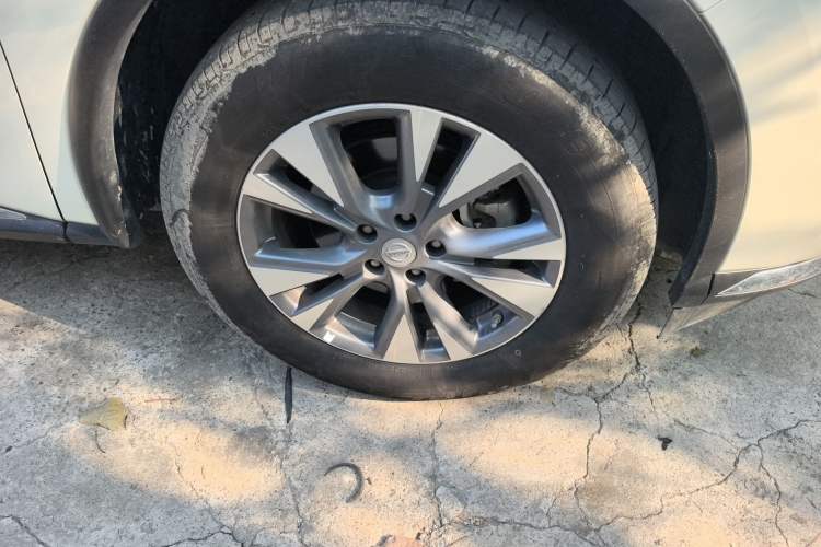 Used Nissan Murano 2021 2.5L XL Two-Wheel Drive Smart Connect Luxury Edition Right Front Wheel Hub