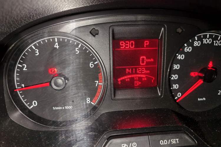 Used Volkswagen Jetta 2015 Value Edition 1.6L Automatic Comfort Version Odometer Close Up