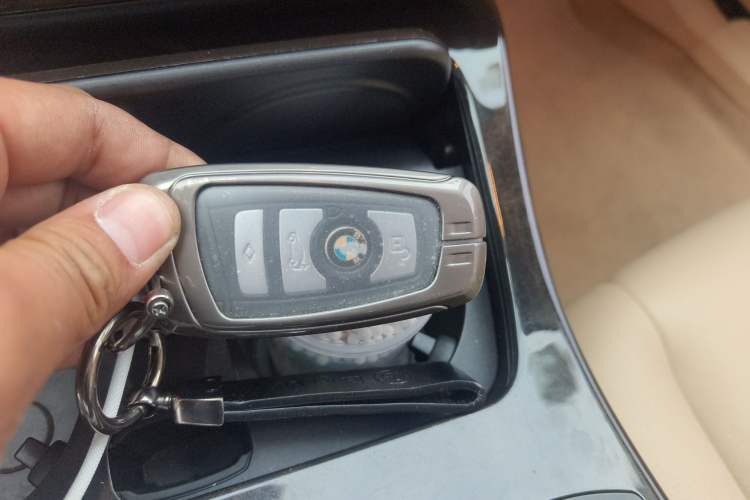 Used BMW 5 Series 2014 525Li Leading Model
