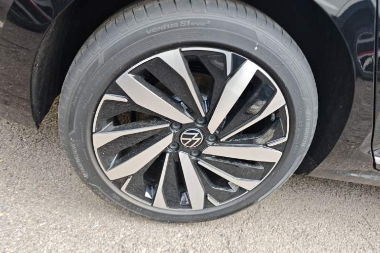 Used Volkswagen Passat 2026 Model, Outstanding 380TSI Longteng Edition Right Rear Wheel Hub