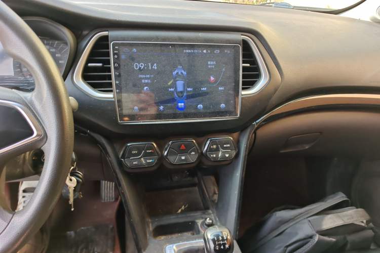 Used GAC Trumpchi GS4 2017 200T Manual Two-Wheel Drive Comfort Edition Audio And AC Panel