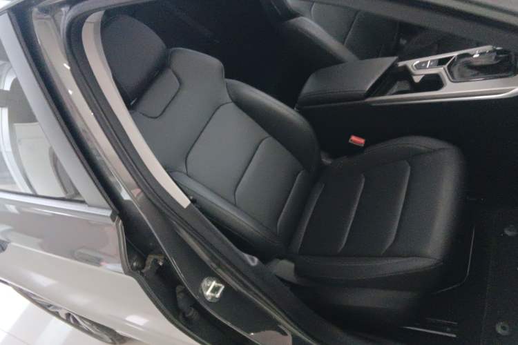 Used Geely Auto Emgrand 2026 Model 4th Generation 4 Millionth Anniversary Edition 1.5L CVT Overdrive Edition
