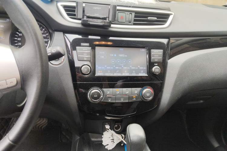 Used Nissan Qashqai 2017 2.0L CVT Luxury Edition China V Standard Audio And AC Panel