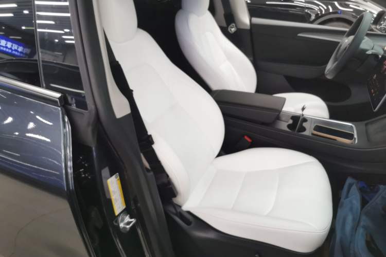 Used Tesla Model Y 2024 Rear-Wheel-Drive Version Right Front Seat