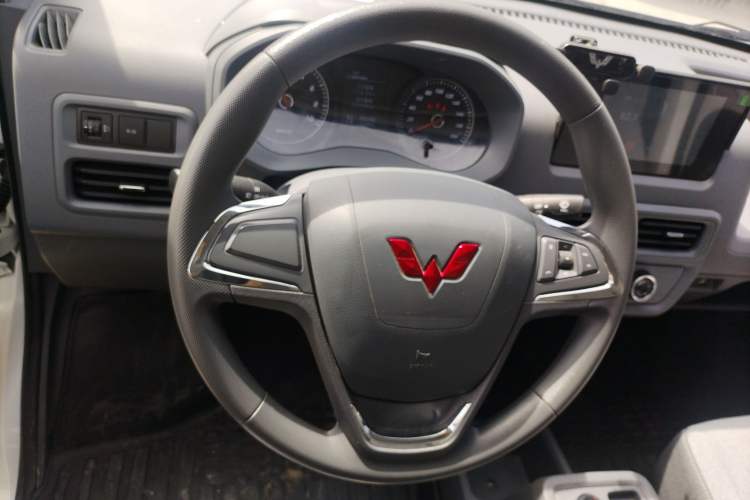 Used Wuling Yangguang 2024 300km Comfort Version with Sealed Windows 75kW
