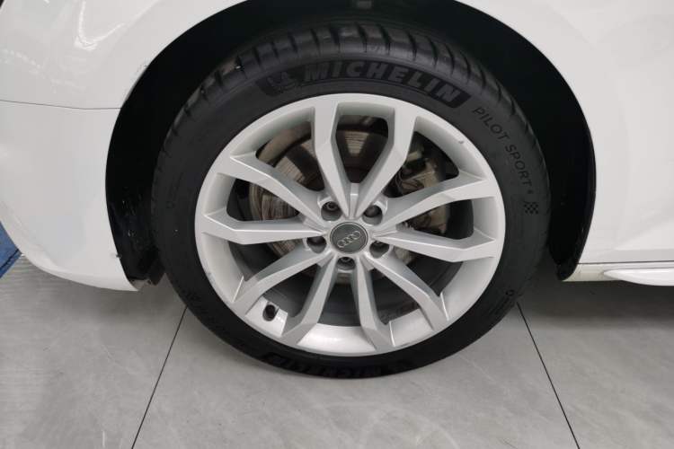 Used Audi A4L 2018 30th Anniversary Edition 40 TFSI Fashion Model
