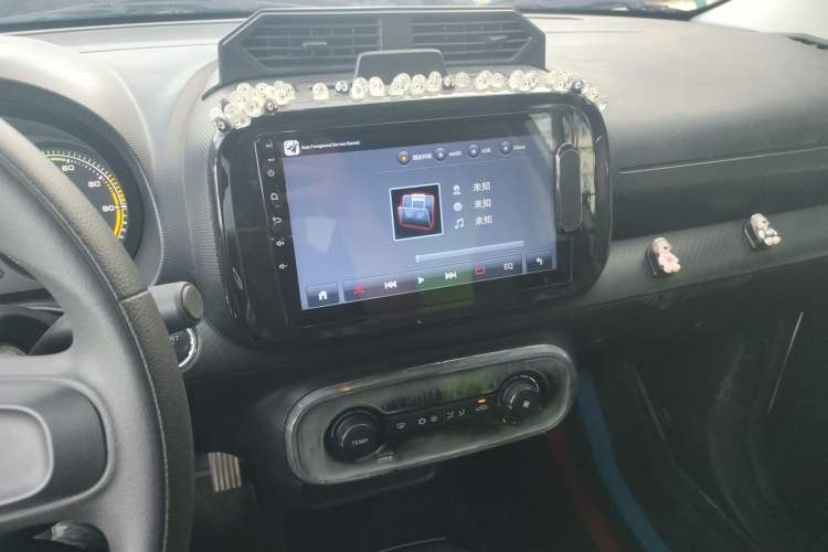 Used Roewe Clever 2021 302km All-Round Version Audio And AC Panel