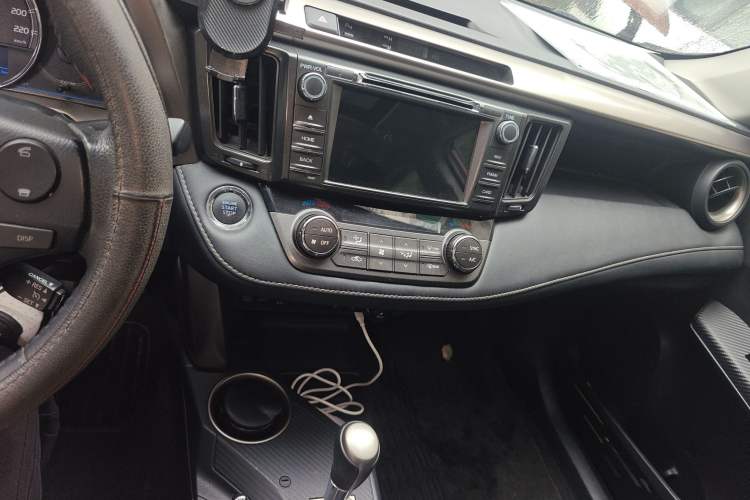 Used Toyota RAV4 2015 2.0L CVT Four-Wheel Drive New Edition