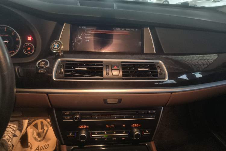 Used BMW 5 Series GT 2015 528i Leading Model
