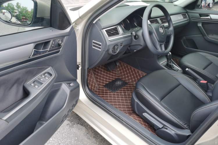 Used Volkswagen Bora 2017 1.6L Automatic Fashion Model Driver Seat