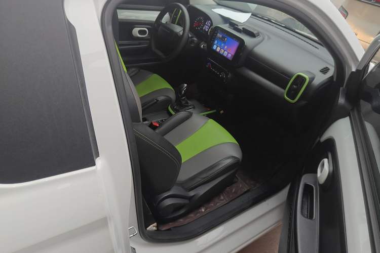 Used Roewe Clever 2021 302 km New Four-Seater Super-Efficient Version