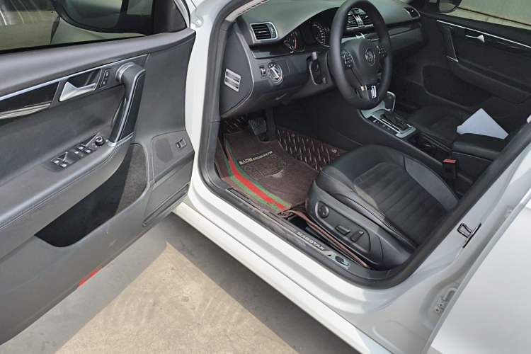 Used Volkswagen Magotan 2013 2.0 TSI Luxury Model Driver Seat