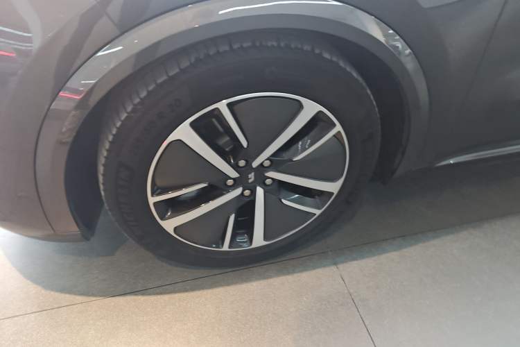 Used Li Auto L8 2024 Pro Model Left Front Wheel Hub