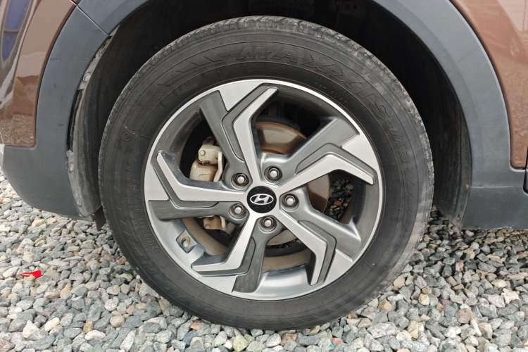 Used Hyundai ix25 2017 1.6L Automatic Smart Version Left Front Wheel Hub