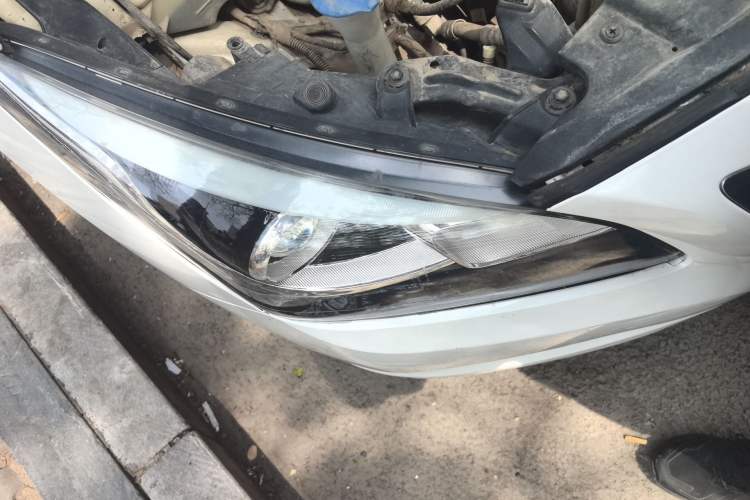 Used Hyundai Mistra 2014 1.8L Automatic Smart GLS Right Front Headlight