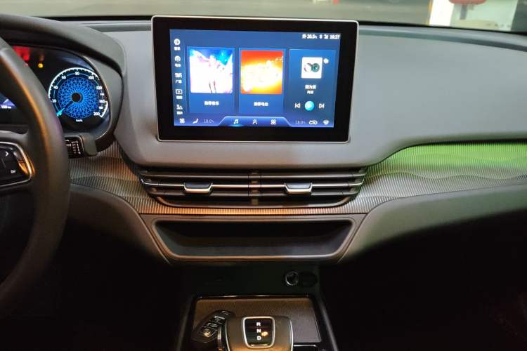 Used Hongqi E-QM5 2023 Base Travel Edition