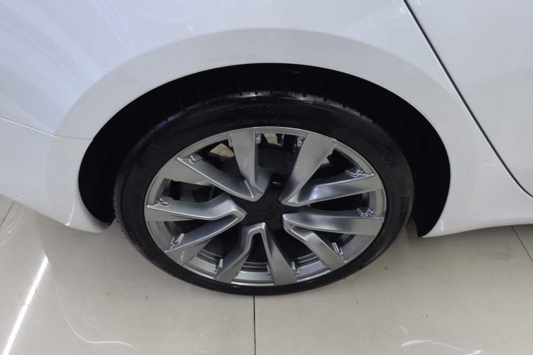 Used Tesla Model 3 2023 Long-Range All-Wheel-Drive Version Right Rear Wheel Hub