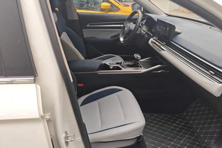 Used Geely Auto Emgrand 2022 4th Generation 1.5L CVT Flagship Model Right Front Seat