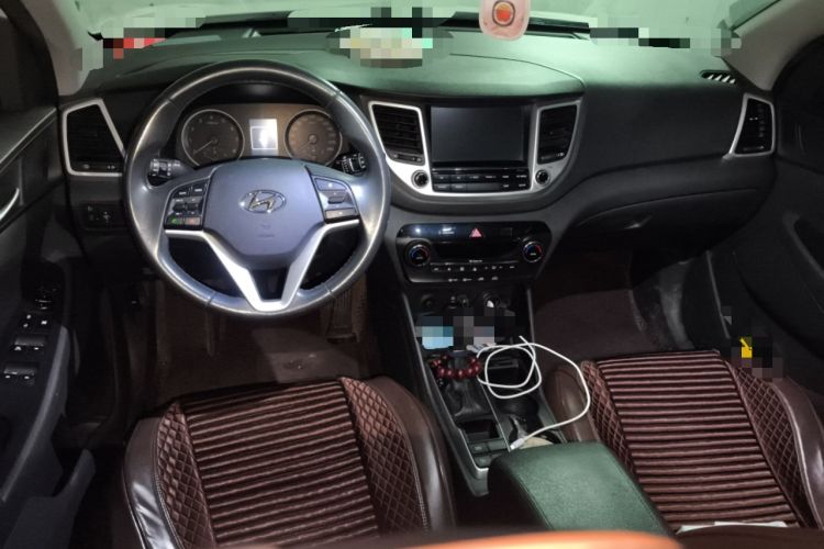 Used Hyundai Tucson 2018 1.6T Dual-Clutch Two-Wheel Drive 15th Anniversary Special Edition Center Console