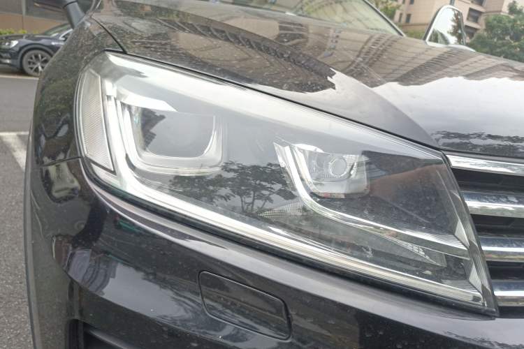 Used Volkswagen Touareg 2017 3.0 TSI Touareg Model Right Front Headlight