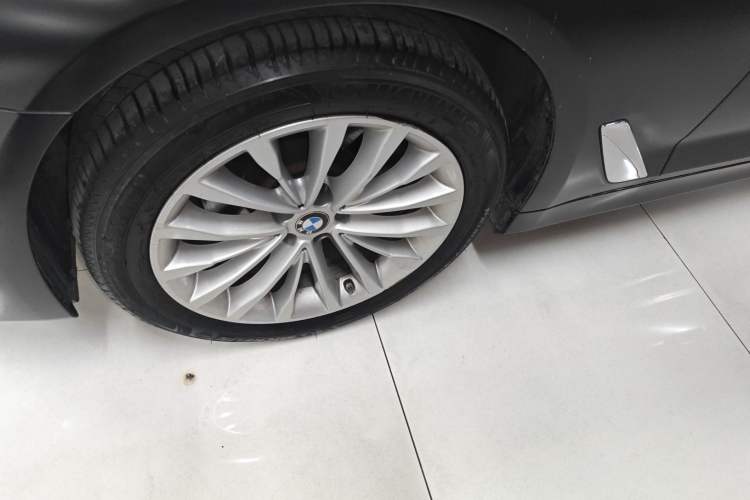 Used BMW 5 Series 2021 525Li Luxury Package Left Front Wheel Hub