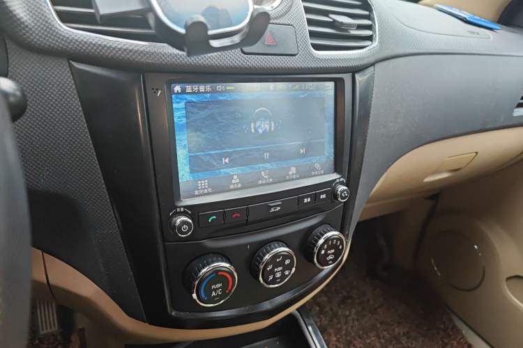 Used Wuling Hongguang 2014 1.5L S Luxury Model Audio And AC Panel