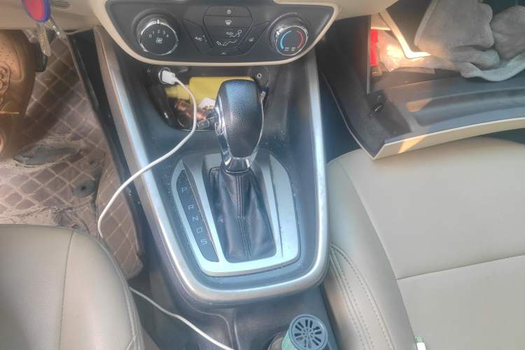 Used Ford Escort 2017 Revised Version 1.5L Automatic Comfort Edition Gear Lever