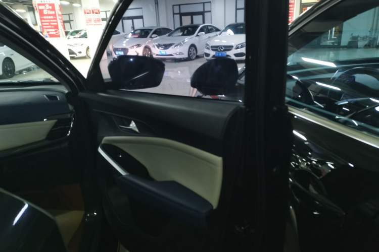 Used SOL X8 2021 300T DCT Leading Smart Connectivity Version 7 Seats