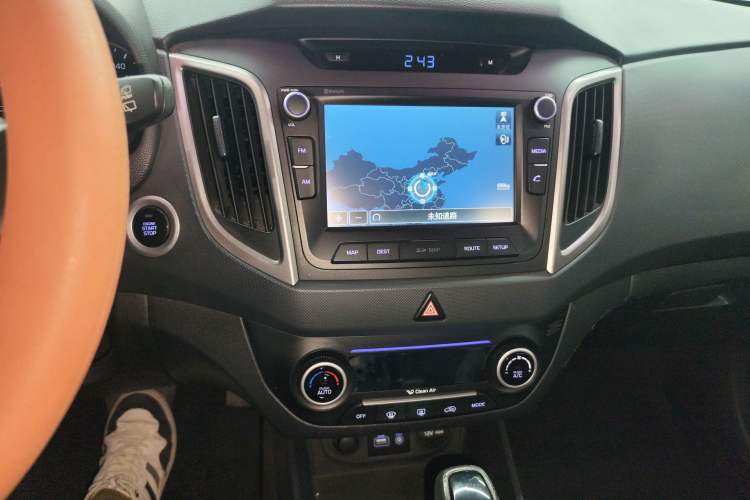 Used Hyundai ix25 2015 1.6L Automatic Two-Wheel-Drive Deluxe DLX Model
