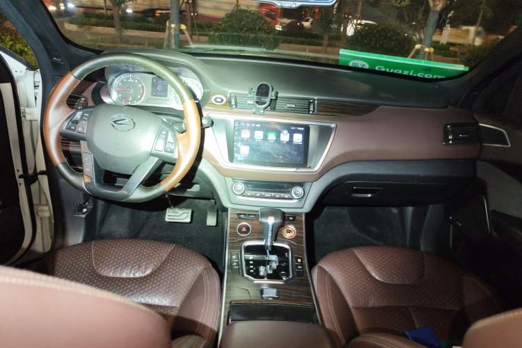 Used Land X7 2015 2.0T Panoramic Prestige Edition Center Console